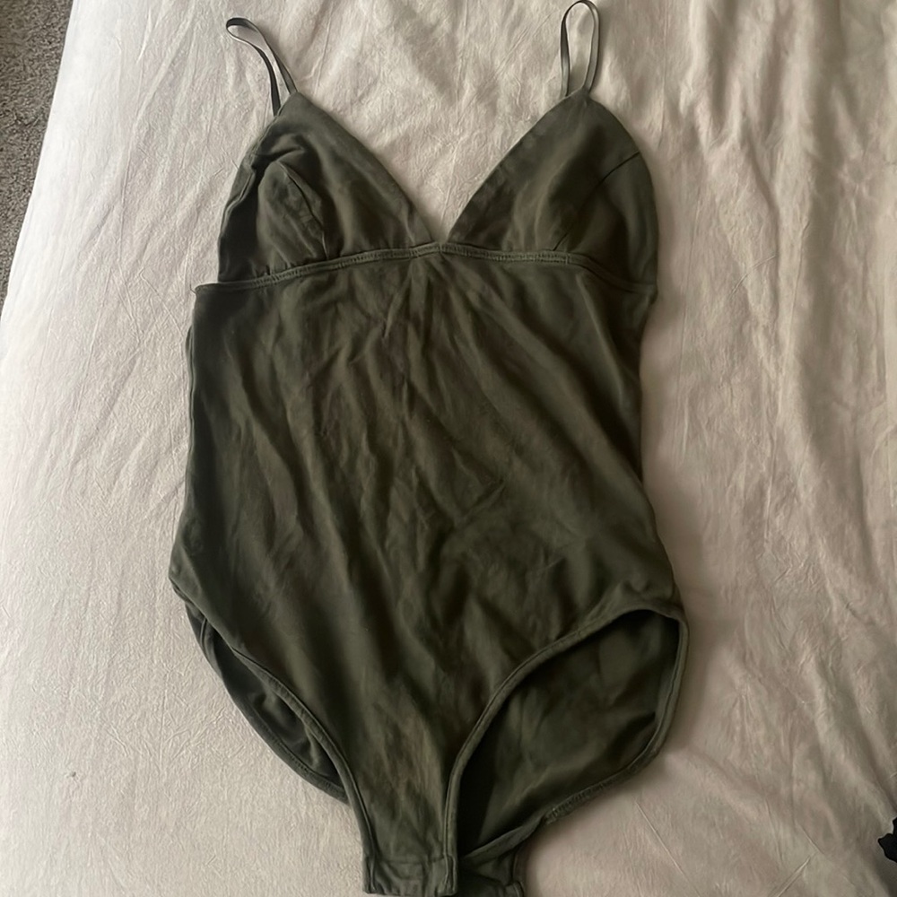 ❤️sold❤️❤️Olive green bodysuit- URBAN OUTFITTERS